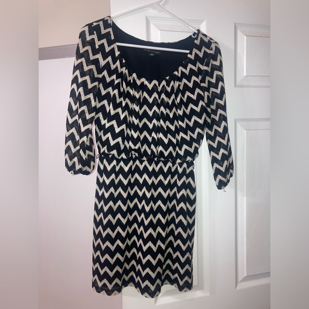 A City triangle long sleeve dress